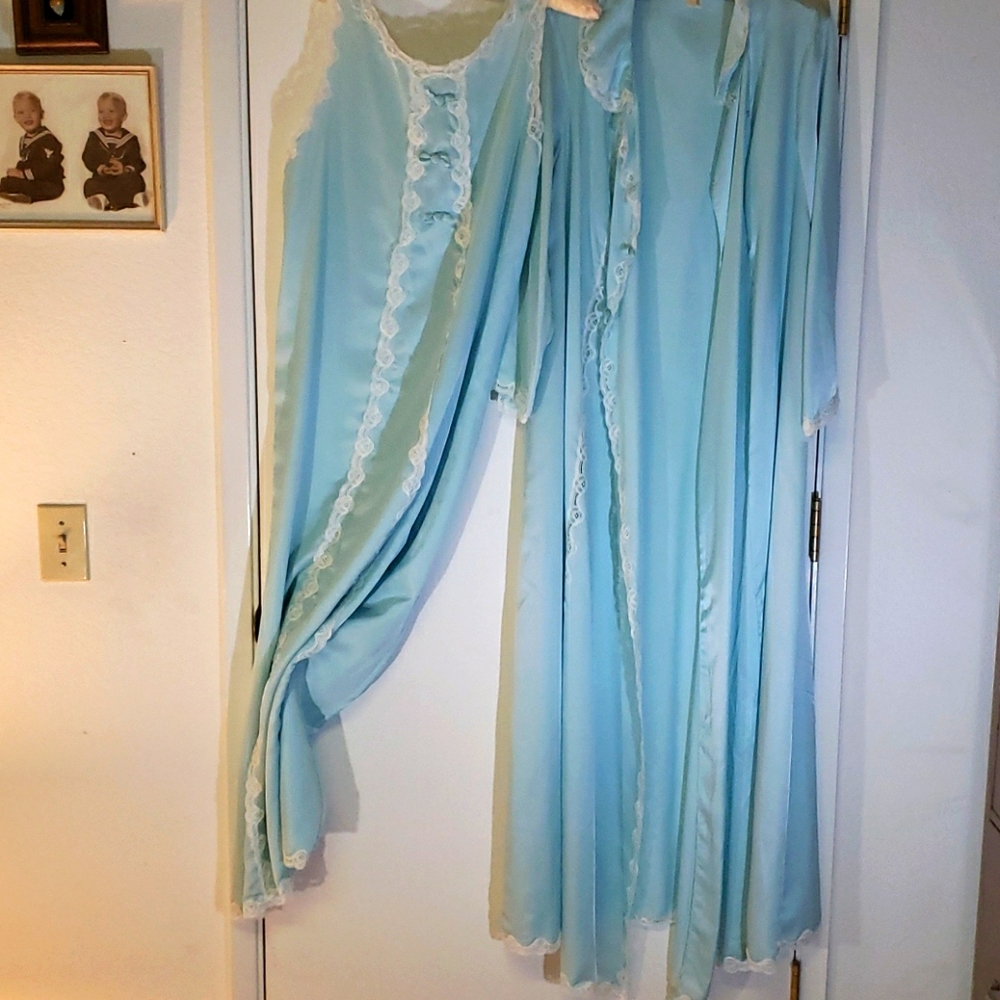 Nightgown and Robe set